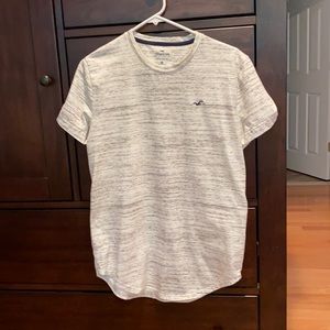 2 men’s Hollister shirts